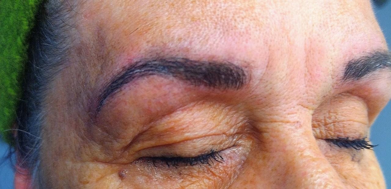 Full set of hand-drawn brows on mature skin by Rochelle